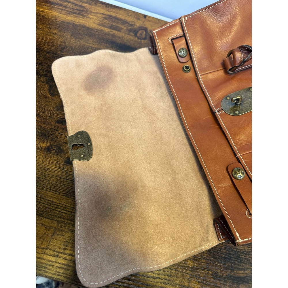 Patricia Nash Heritage Vienna Shoulder Bag In Tan with Brass Turn Lock Closure - Picture 14 of 16